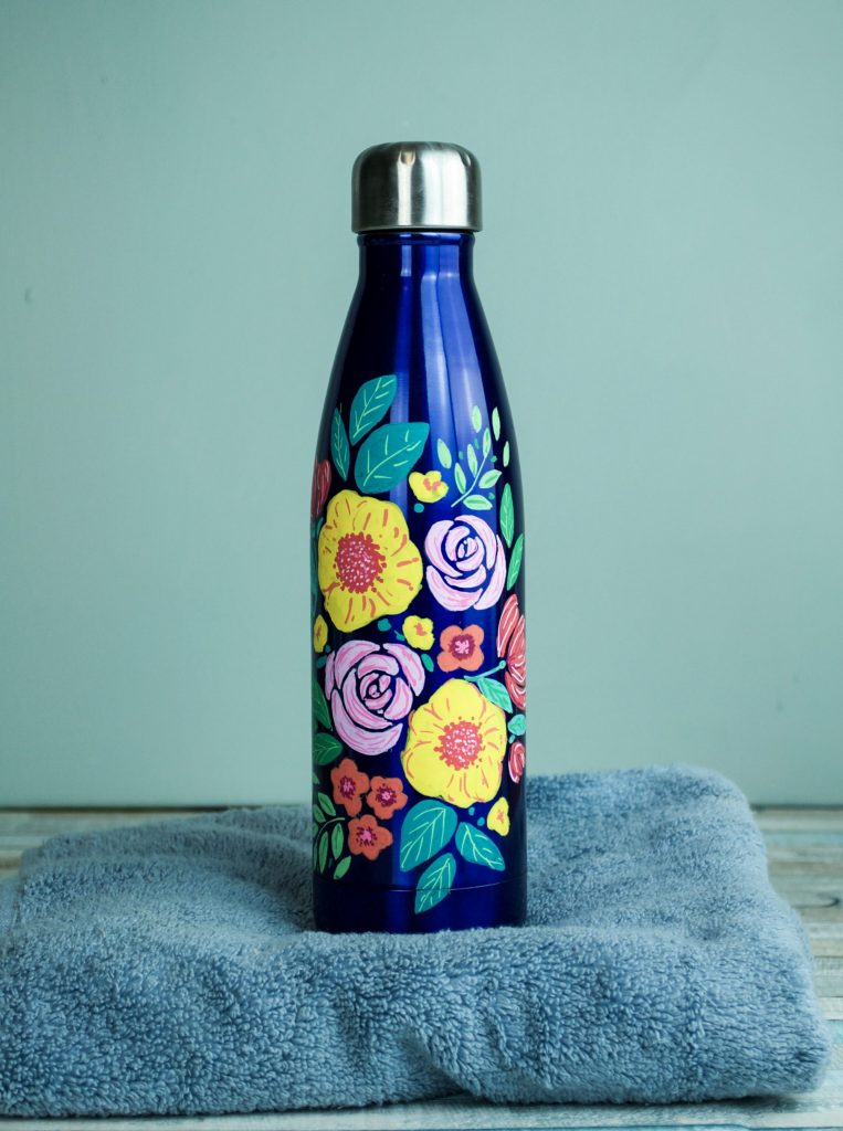 Shine and Dine: Upcycling Your Metal Water Bottle with Posca Paint Pens